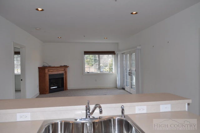Image number 15 for the current listing