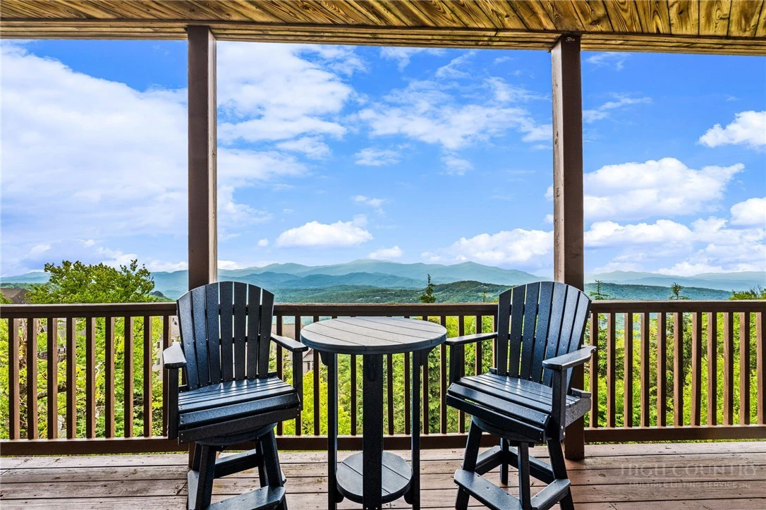 Image number 1 for the current listing