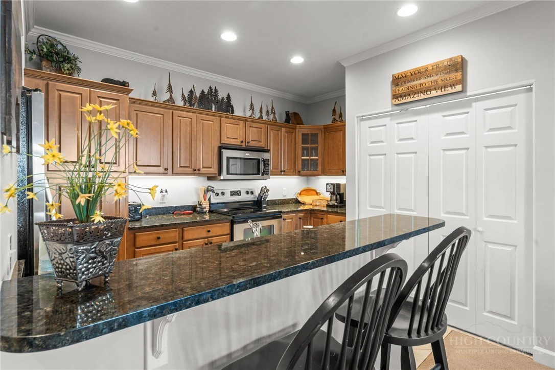 Image number 11 for the current listing