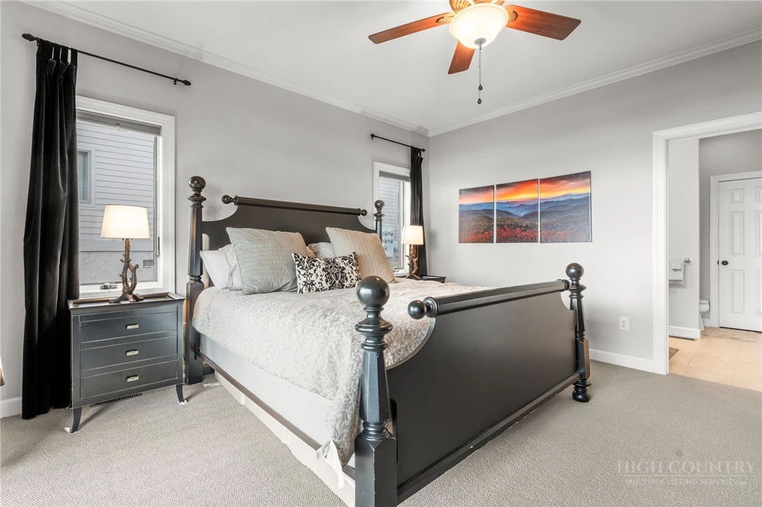 Image number 19 for the current listing