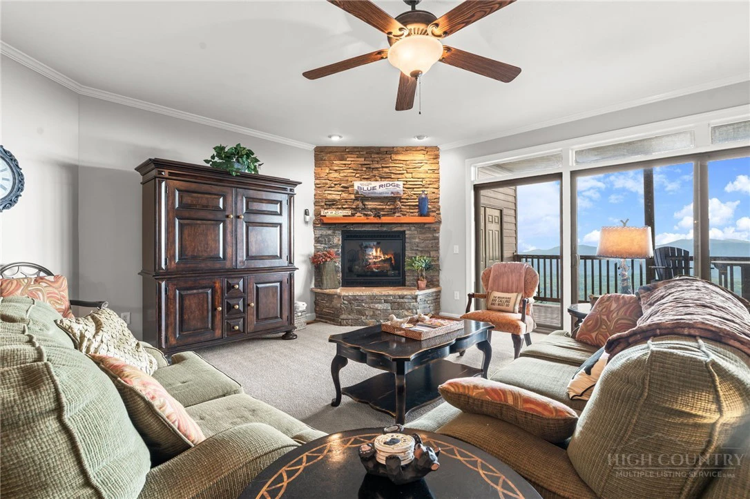 Image number 3 for the current listing