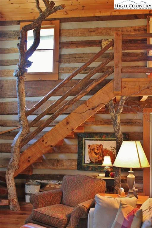 Image number 2 for the current listing