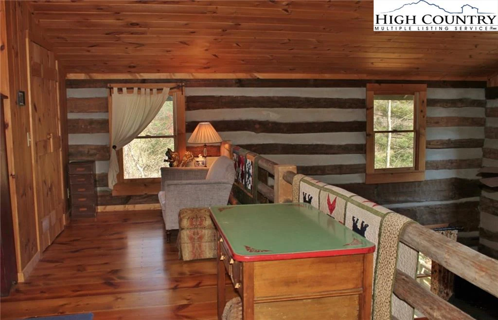 Image number 11 for the current listing