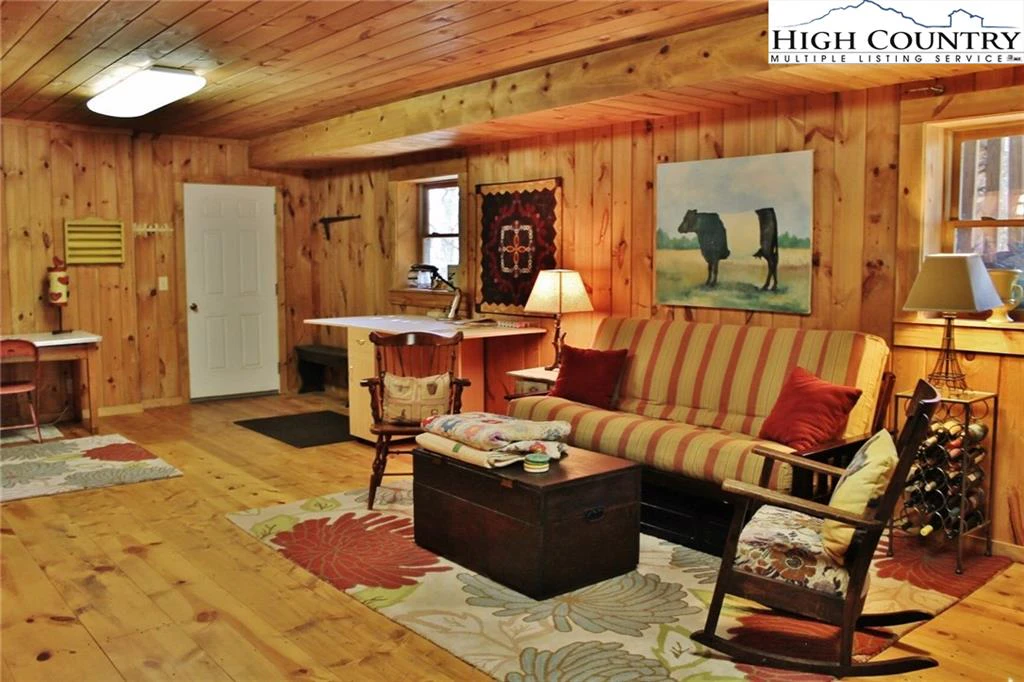 Image number 14 for the current listing