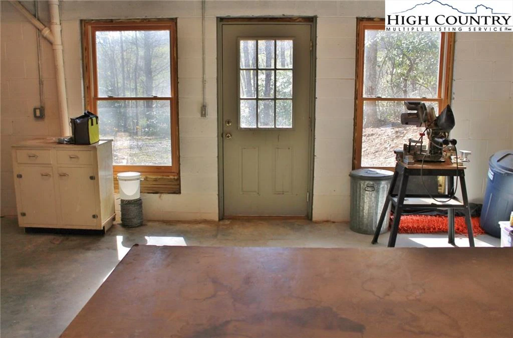 Image number 18 for the current listing