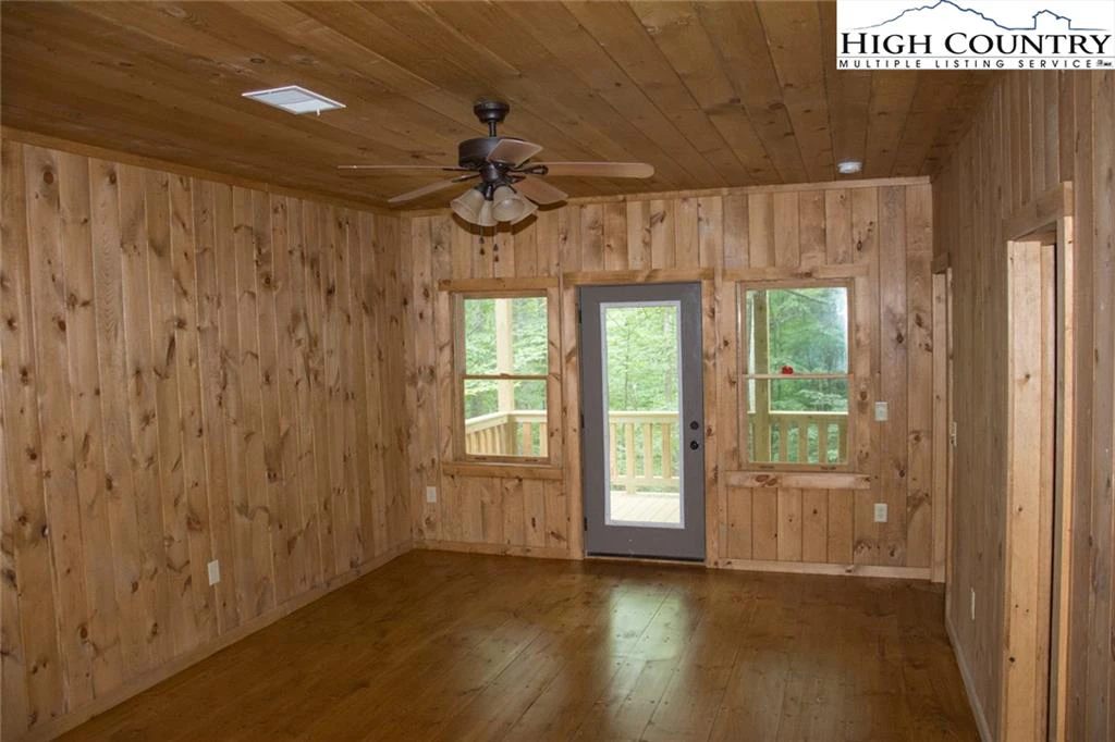 Image number 8 for the current listing