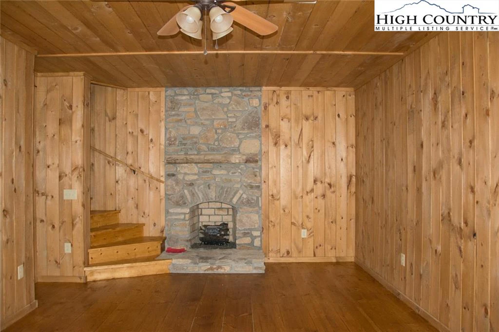 Image number 7 for the current listing