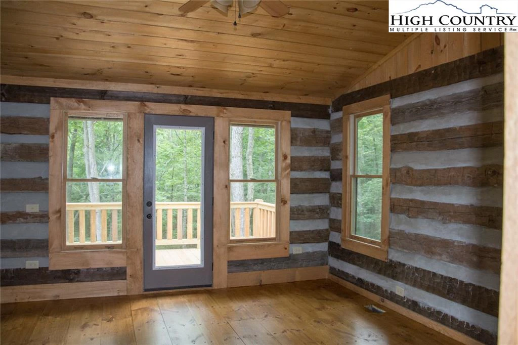 Image number 13 for the current listing
