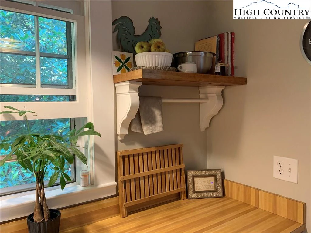 Image number 3 for the current listing