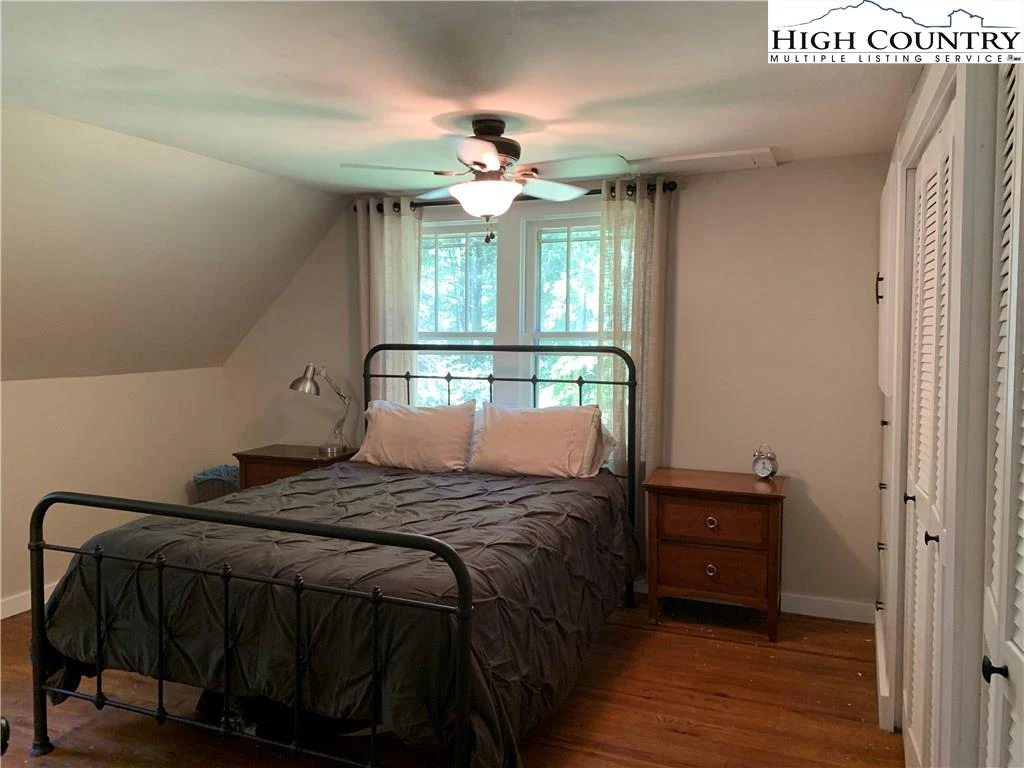 Image number 5 for the current listing