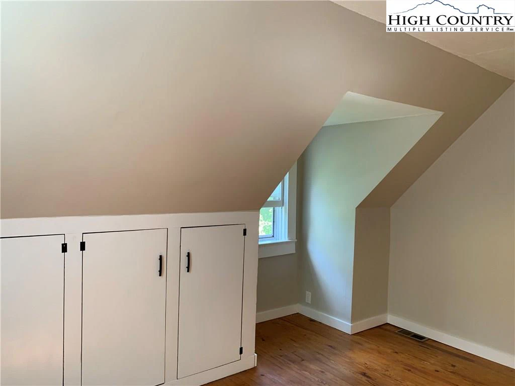 Image number 6 for the current listing