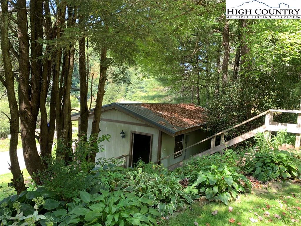 Image number 14 for the current listing