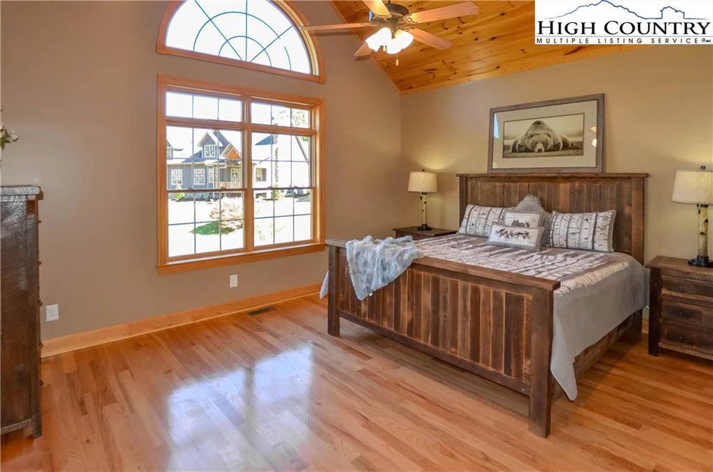 Image number 2 for the current listing