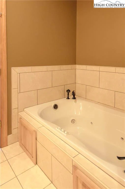 Image number 11 for the current listing
