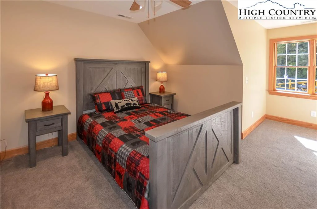 Image number 9 for the current listing