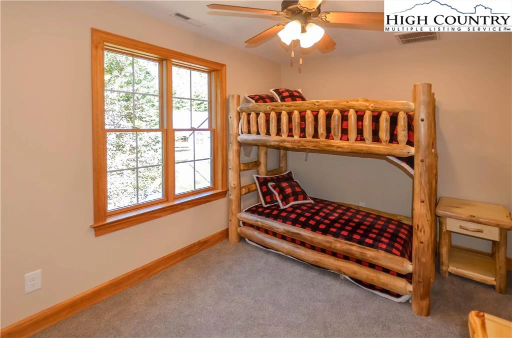 Image number 7 for the current listing