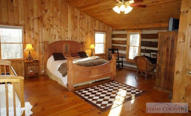 Image number 14 for the current listing