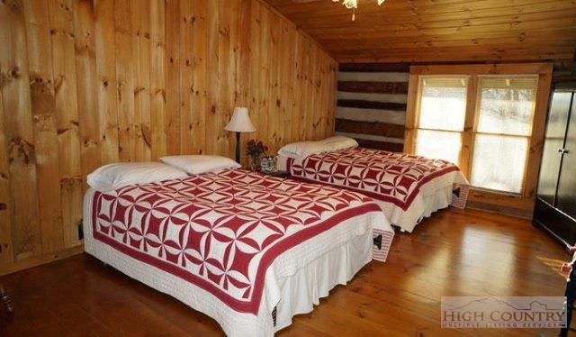 Image number 4 for the current listing
