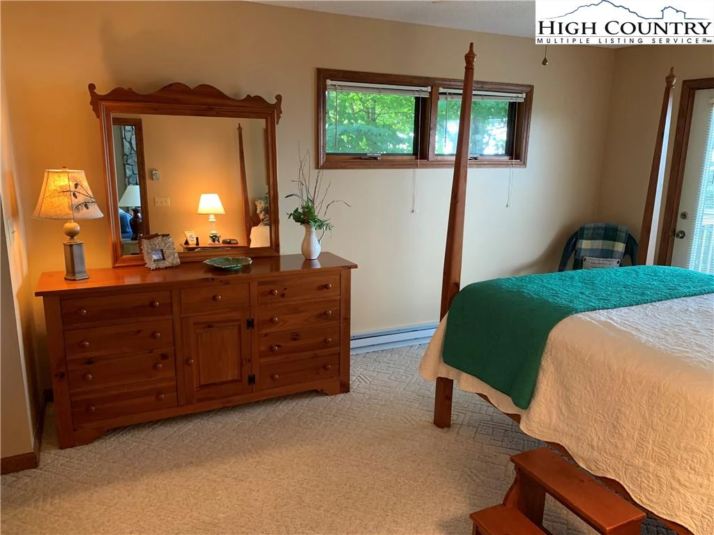Image number 2 for the current listing