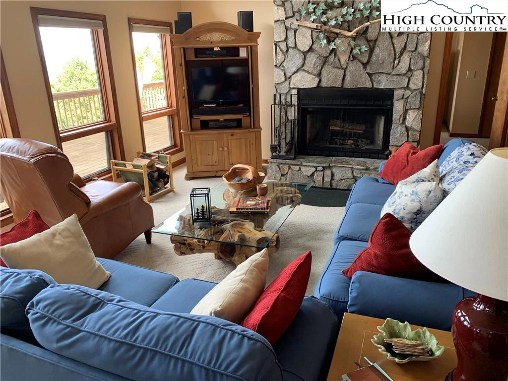 Image number 15 for the current listing