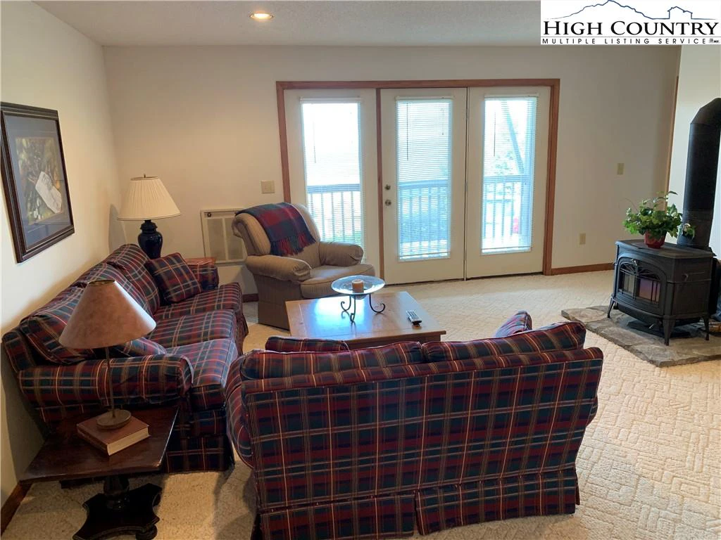 Image number 9 for the current listing