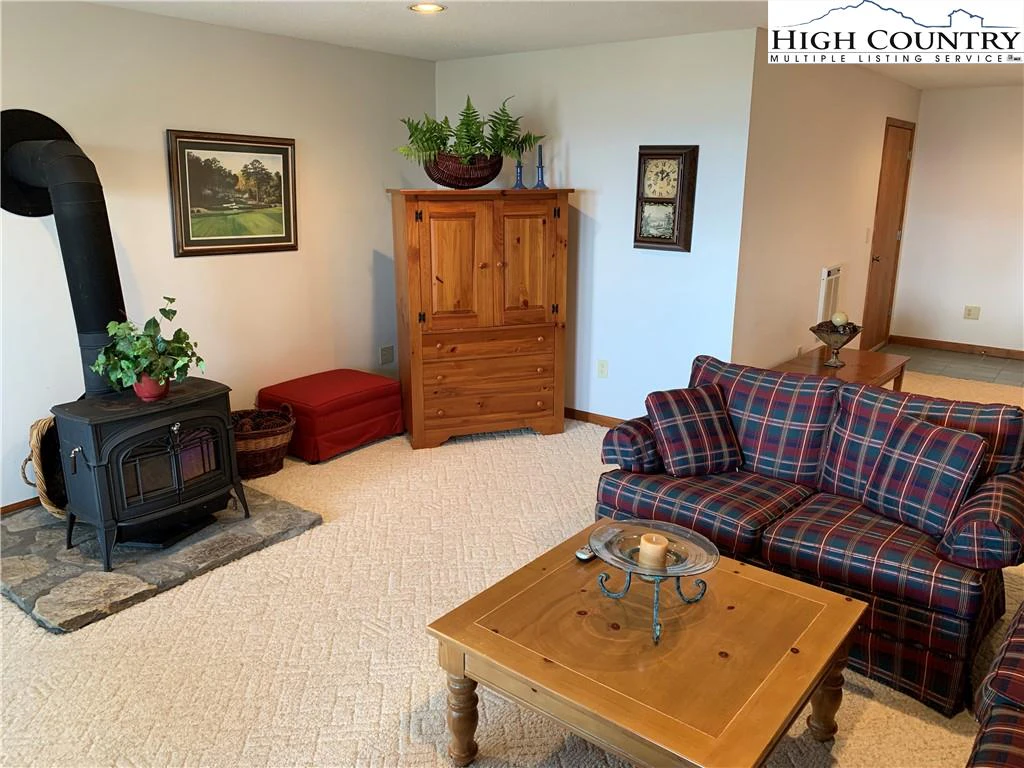 Image number 6 for the current listing