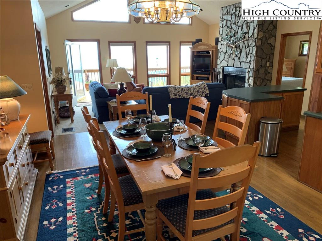 Image number 5 for the current listing