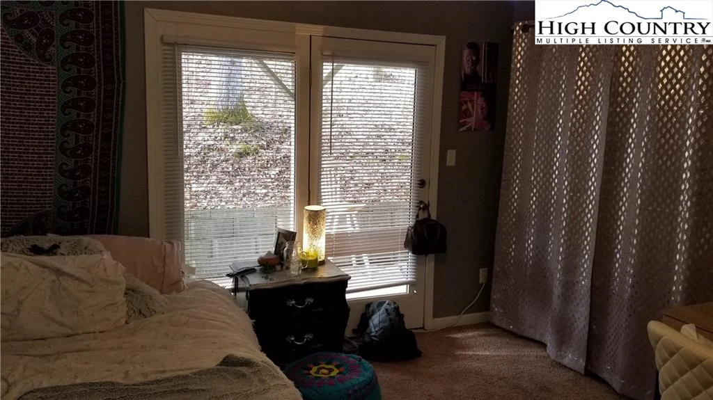 Image number 11 for the current listing