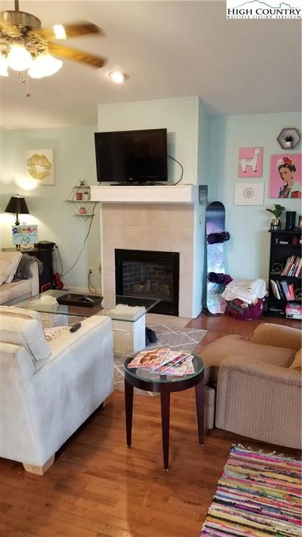 Image number 5 for the current listing