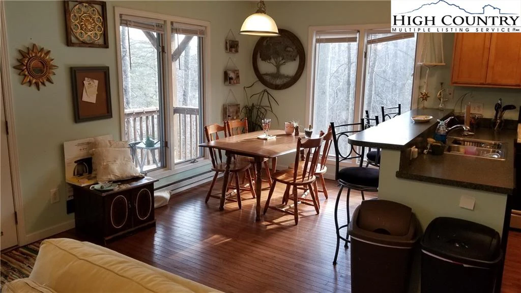 Image number 7 for the current listing