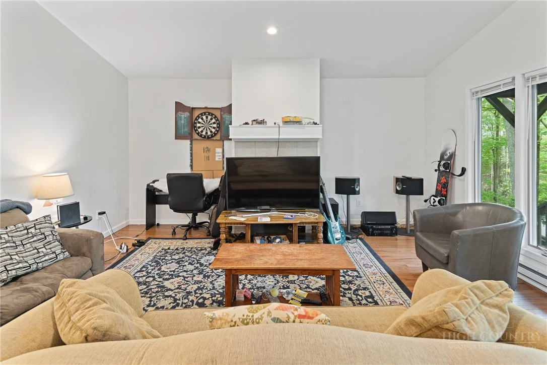 Image number 20 for the current listing