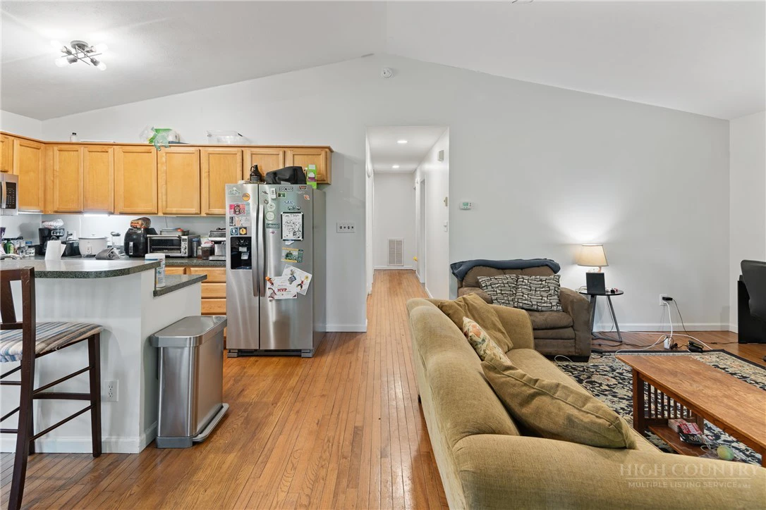 Image number 18 for the current listing