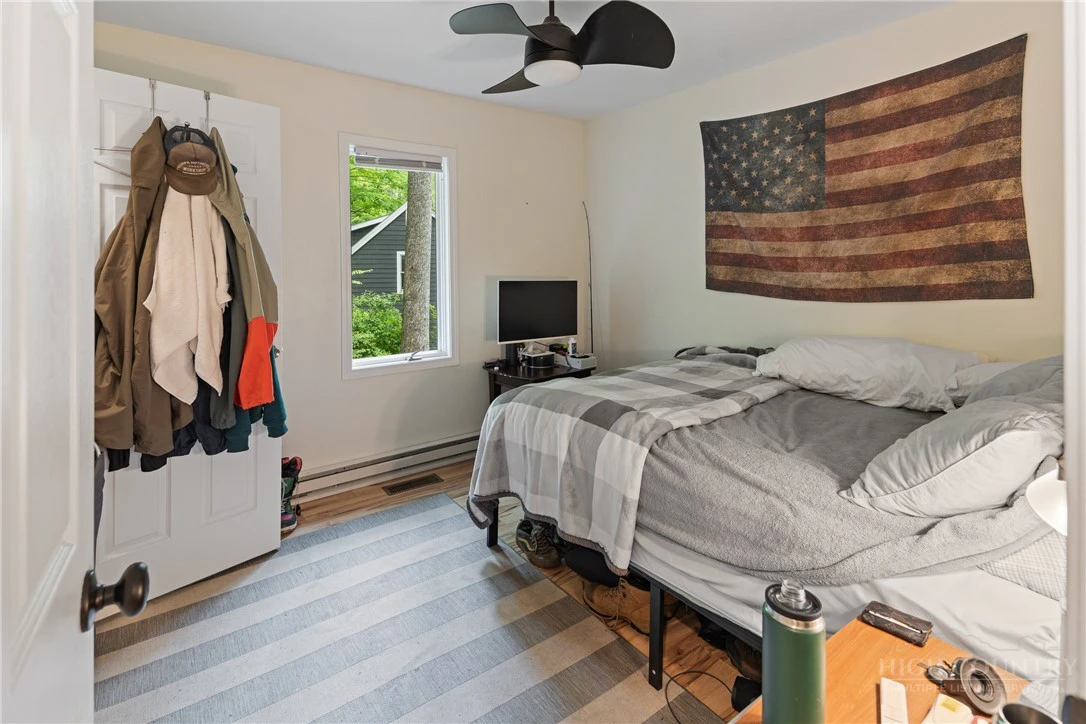 Image number 2 for the current listing