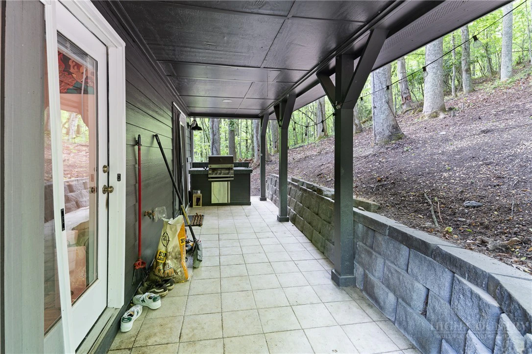 Image number 11 for the current listing