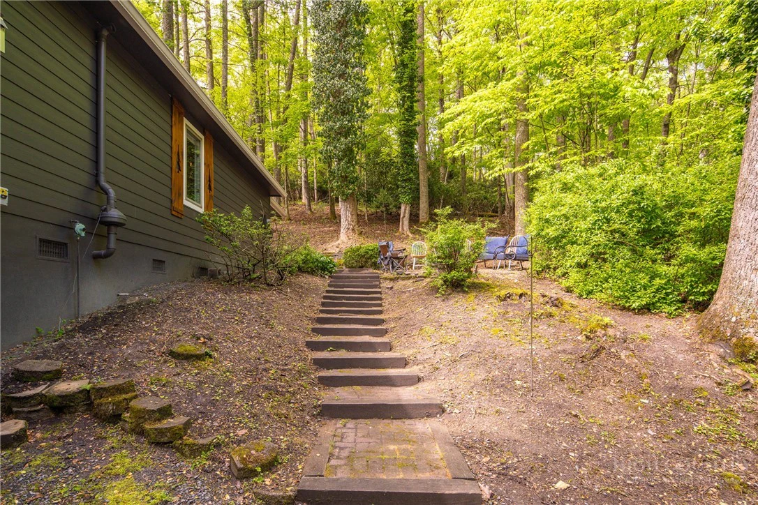 Image number 9 for the current listing
