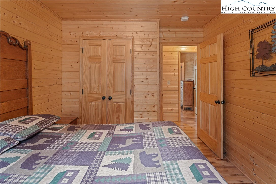 Image number 3 for the current listing