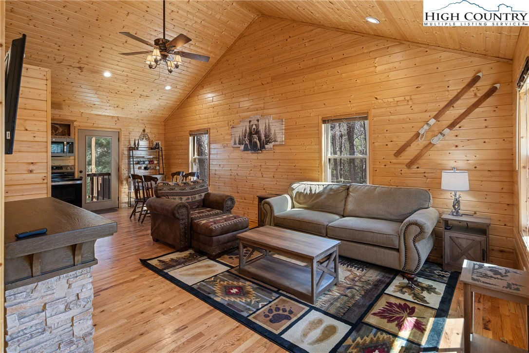 Image number 1 for the current listing