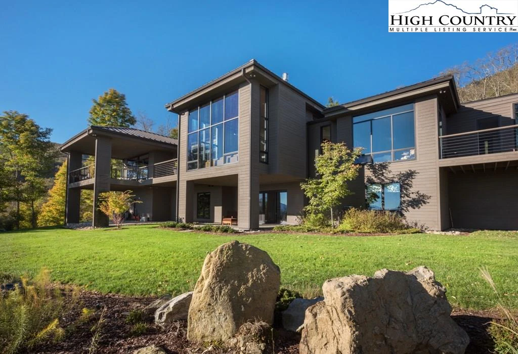 Image number 1 for the current listing