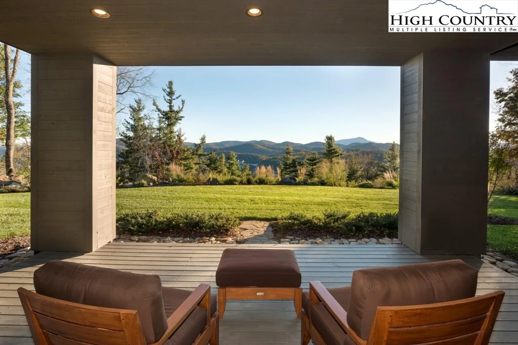Image number 14 for the current listing