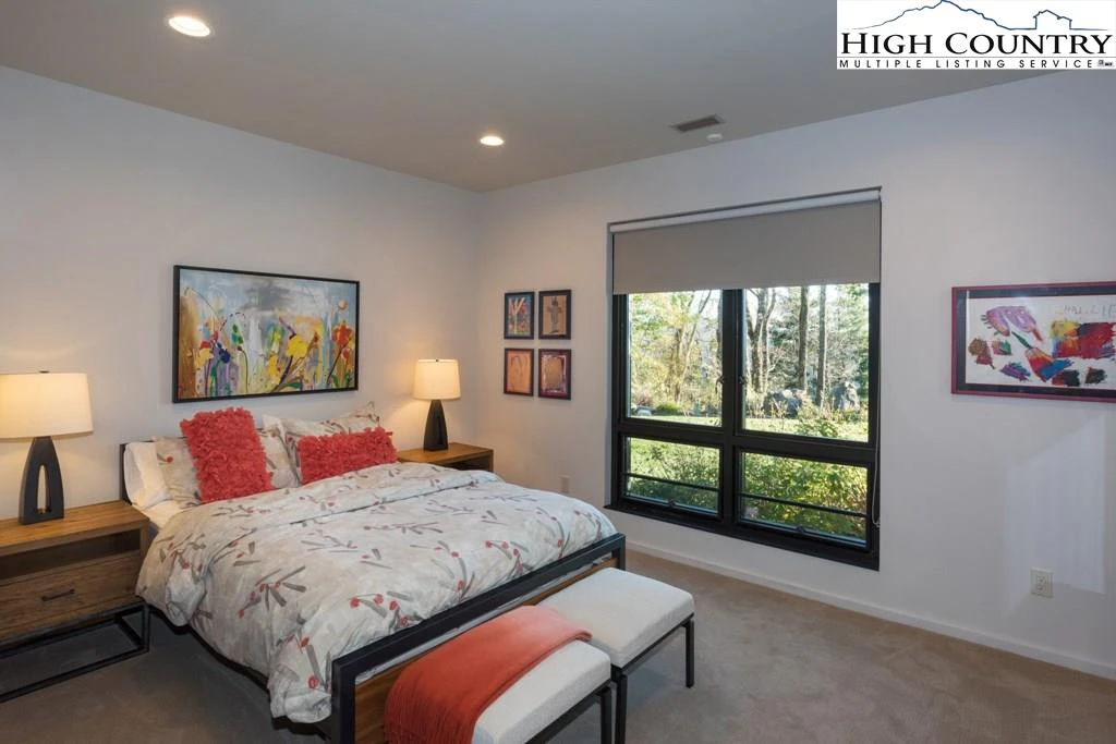 Image number 11 for the current listing