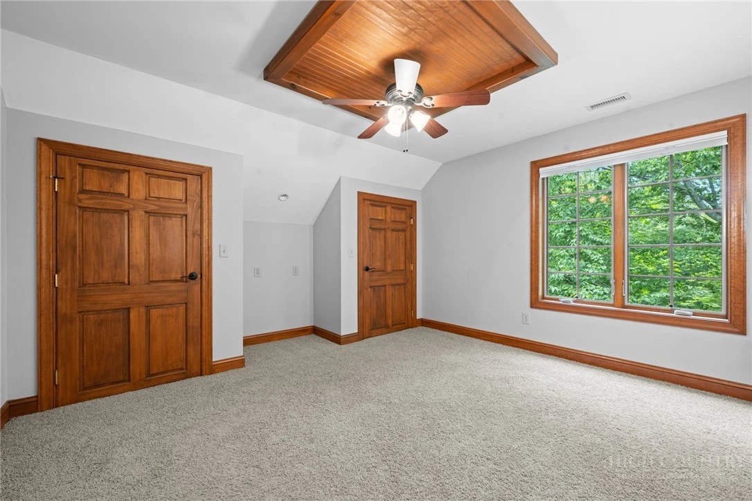 Image number 8 for the current listing