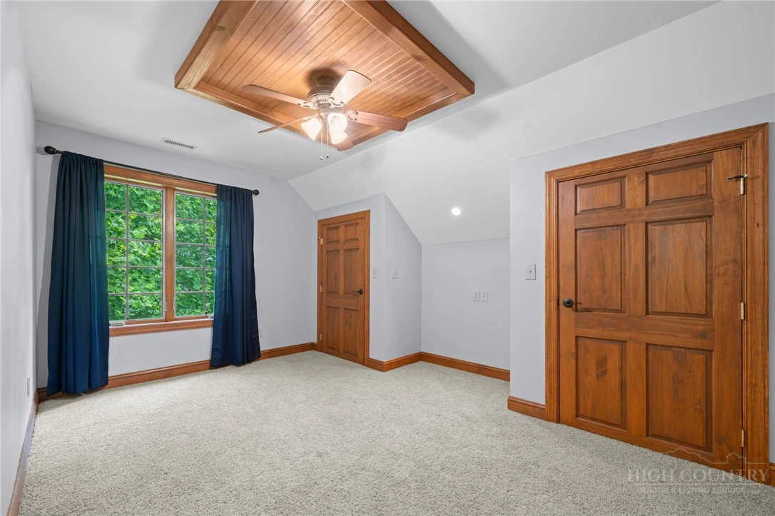 Image number 7 for the current listing