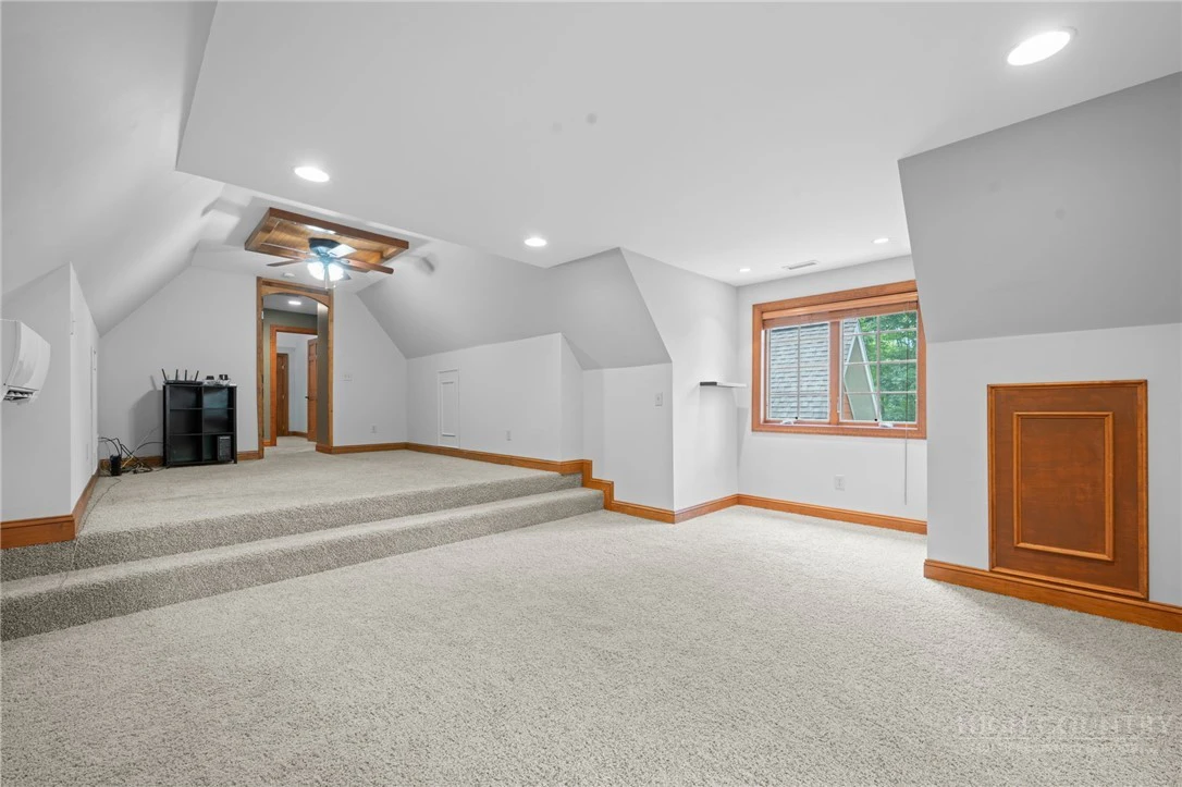 Image number 11 for the current listing