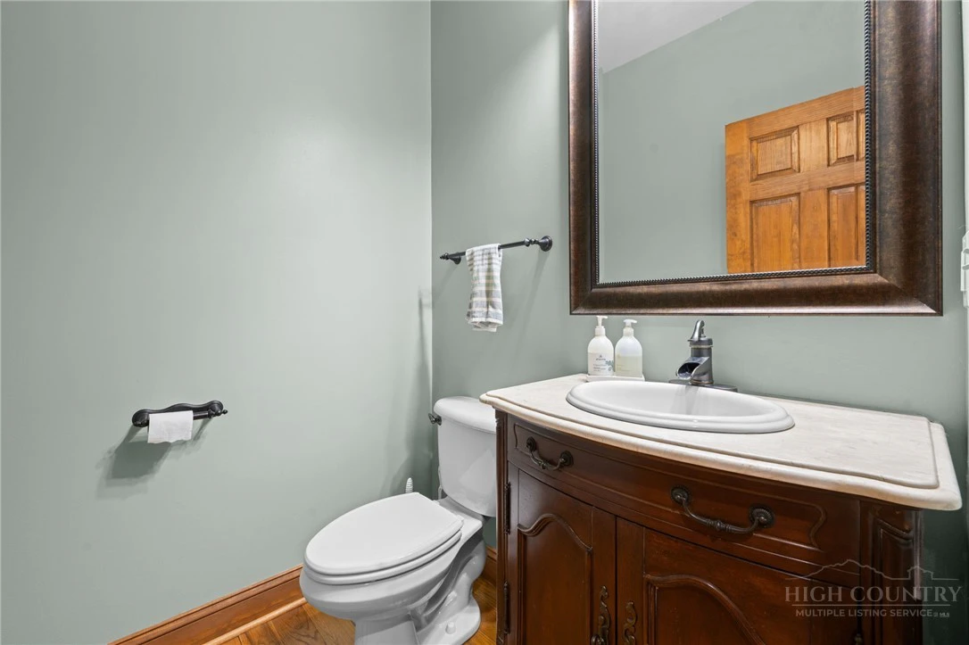 Image number 15 for the current listing