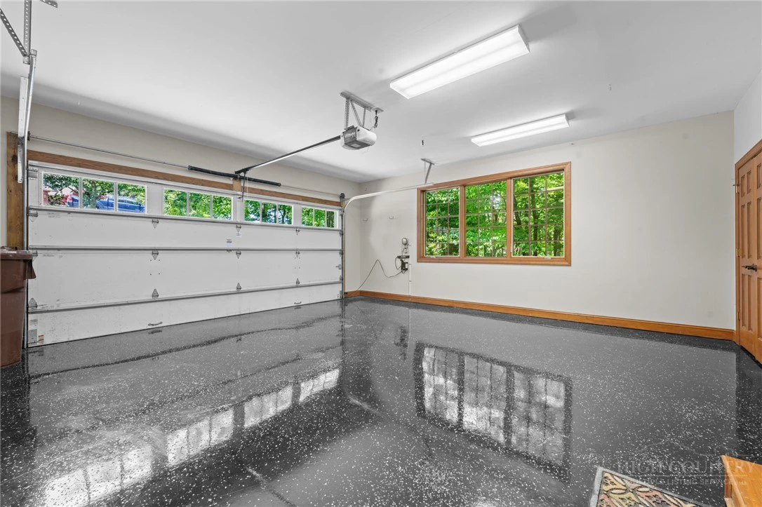 Image number 16 for the current listing