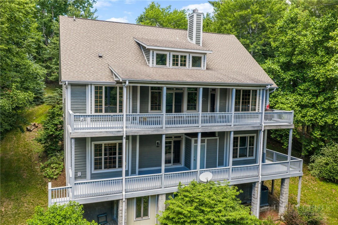 Image number 17 for the current listing