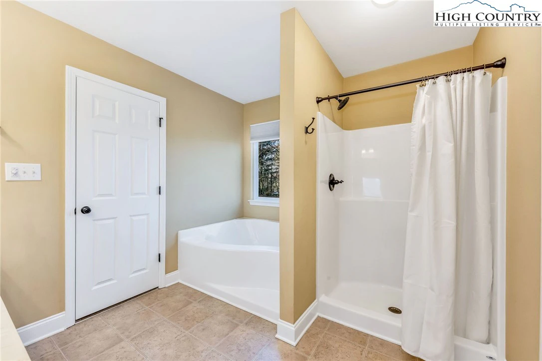 Image number 3 for the current listing