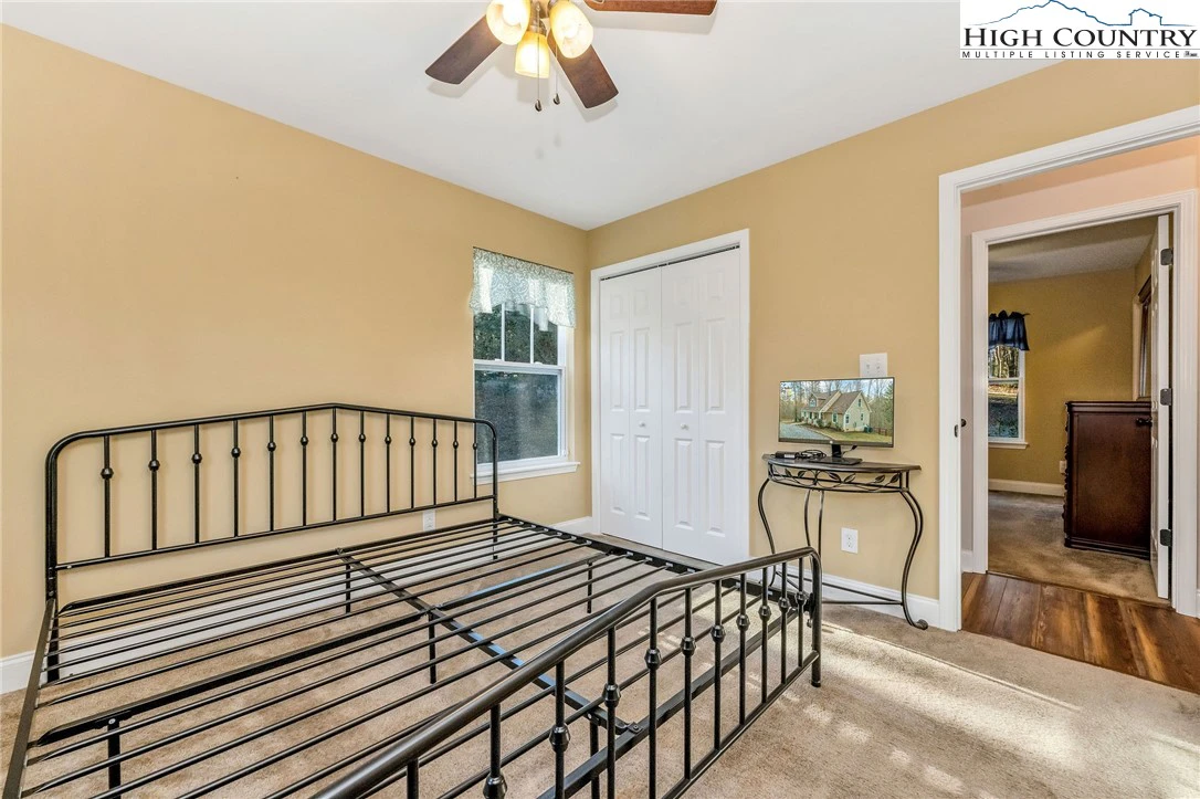 Image number 8 for the current listing
