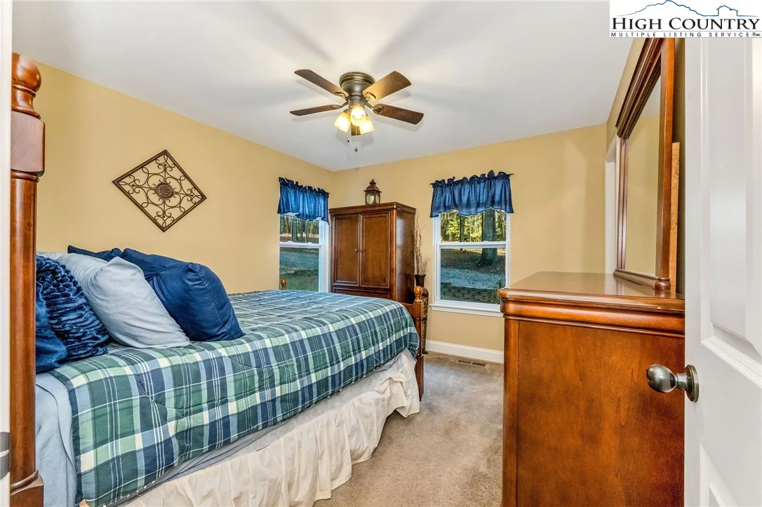 Image number 9 for the current listing