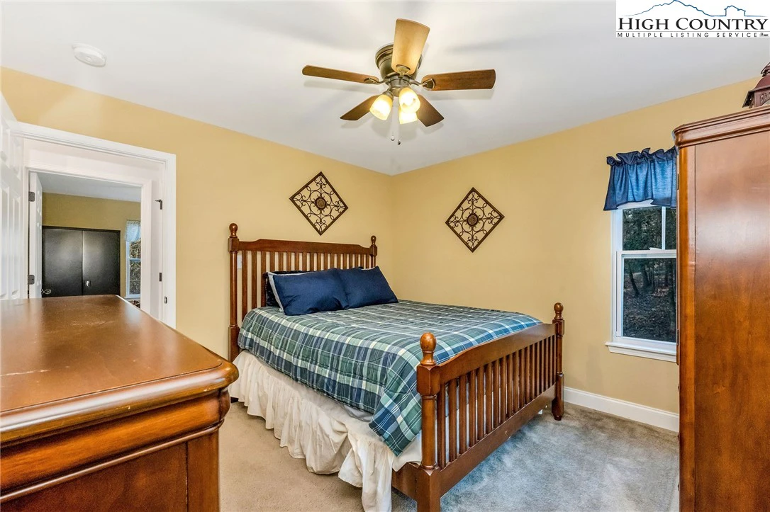 Image number 10 for the current listing
